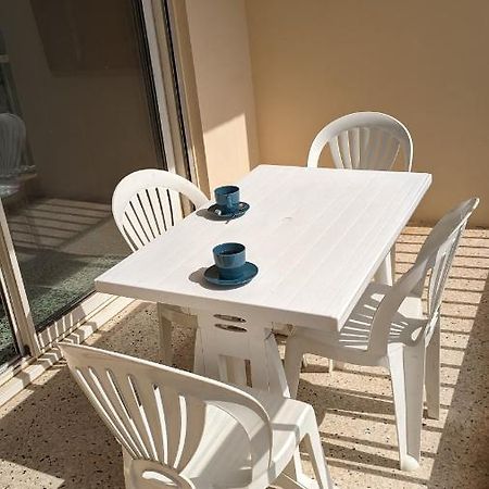 Studio Climatise Avec Coin Nuit 150M De La Plage Le Lavandou Exterior foto