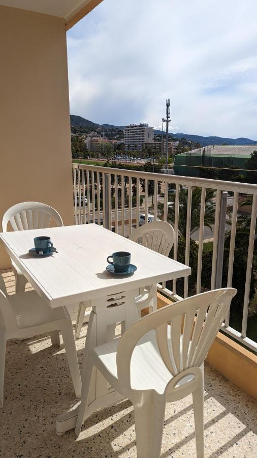 Studio Climatise Avec Coin Nuit 150M De La Plage Le Lavandou Exterior foto