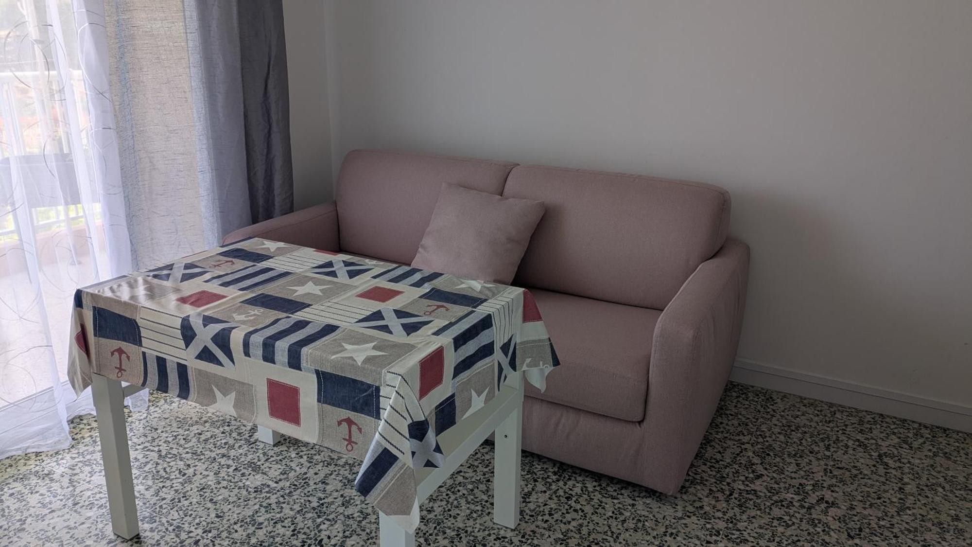 Studio Climatise Avec Coin Nuit 150M De La Plage Le Lavandou Exterior foto